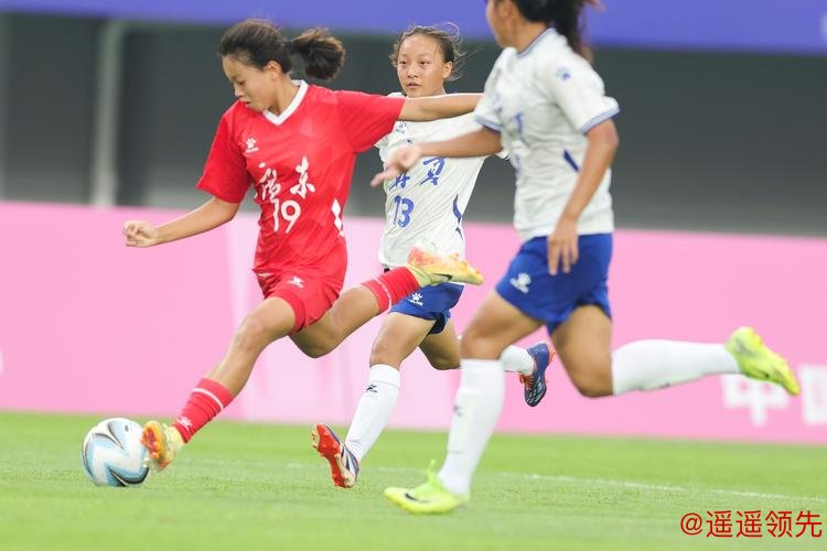 十五运会女足成年组开赛 广东队迎“开门红”